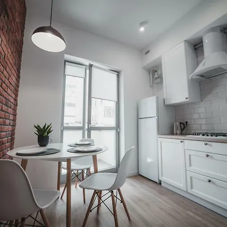 Kostjukowski Nizhynska 17 *