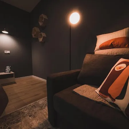 Kostjukowski Nizhynska 17 * Λβιβ