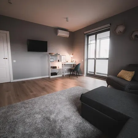 Kostjukowski Nizhynska 17 *