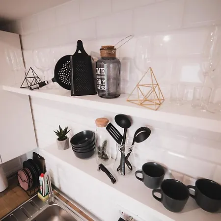 Kostjukowski Nizhynska 17 * Λβιβ