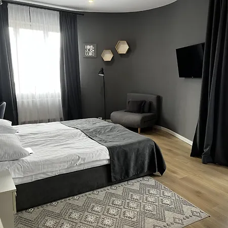 Kostjukowski Nizhynska 17 *