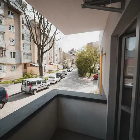 Kostjukowski Nizhynska 17 * Λβιβ