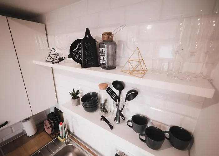 Kostjukowski Nizhynska 17 * Λβιβ